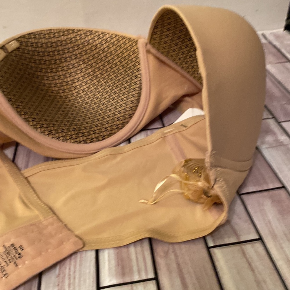 42D Bra Convertible Nude Daisy Fuentes Intimates - Picture 9 of 9